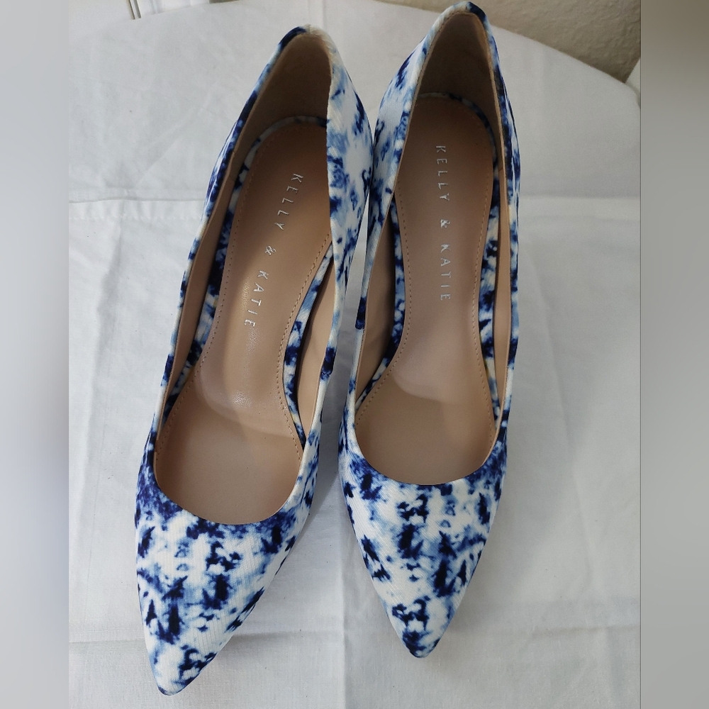 Kelly and Katie Blue and White Tye Dye Heels Size 5.5 - Picture 6 of 10